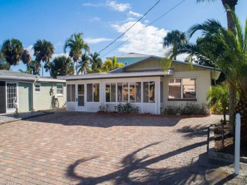 240 Miramar St, Fort Myers Beach, FL 33931-2825