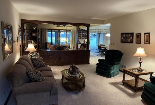 1462 Lakeshore Dr, Menasha WI  54952-1326 exterior