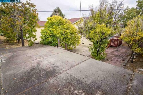 2699 Shamrock Dr, Richmond CA  94806-1555 exterior