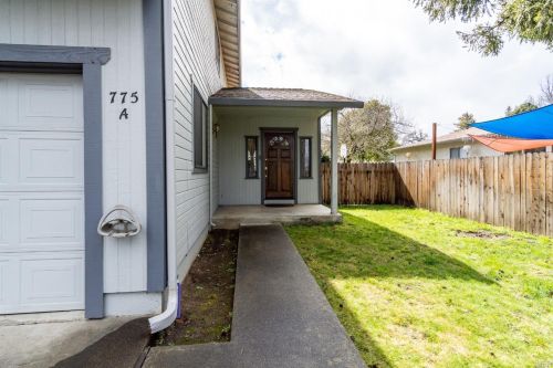 775 Yosemite Dr, Ukiah, CA 95482-5168