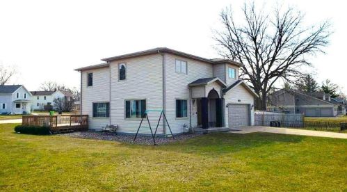 329 Jackson St, Beaver Dam, WI 53916-1860