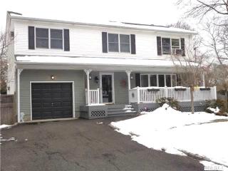 7 Oneida Ave, Selden, NY 11784-3715