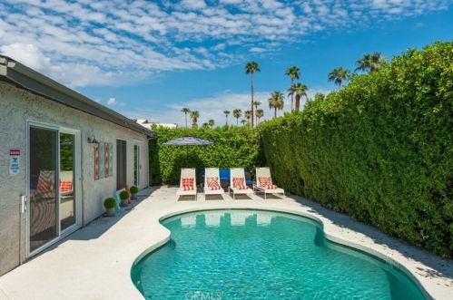 3670 Mesquite Ave, Palm Springs CA  92264-3400 exterior