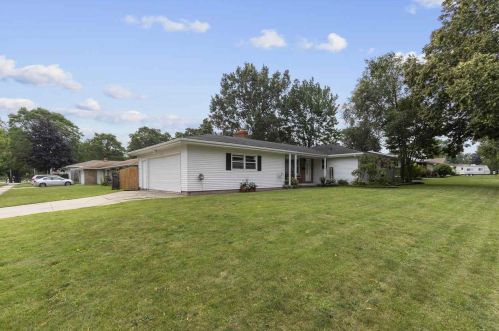 1623 Chateau Dr, Green Bay, WI 54304-3109