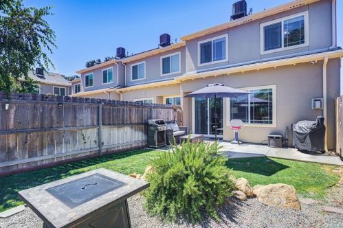 59 8th St, Templeton CA  93465-9343 exterior