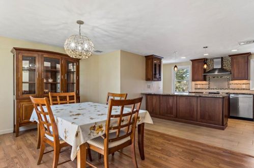 1 Meeting House Rd, Lincoln RI  02865-3806 exterior