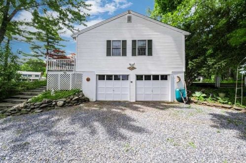 10 Crabapple Ct, New Hamburg, NY 12590-3821