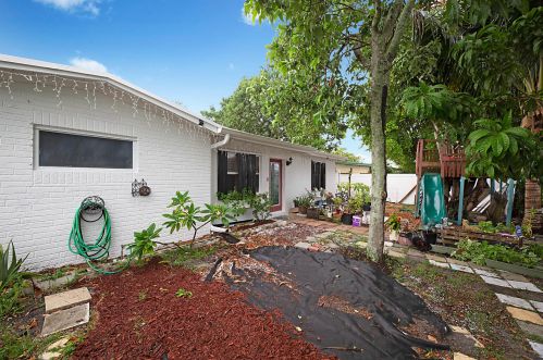1930 Chatham Rd, West Palm Beach, FL 33415-6318