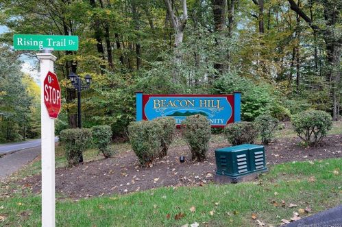 28 Rising Trail Dr, Middletown CT  06457-1670 exterior