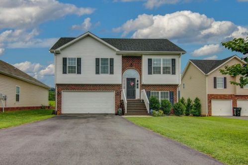 2625 Paddington Station Ln, Vinton VA  24179-1260 exterior