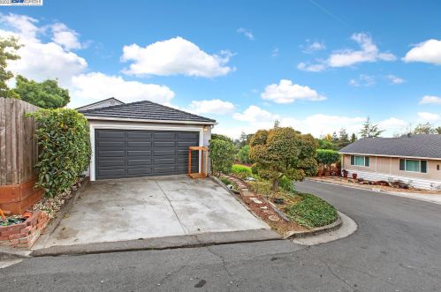 1320 Sandelin Ct, San Leandro CA  94577-3950 exterior