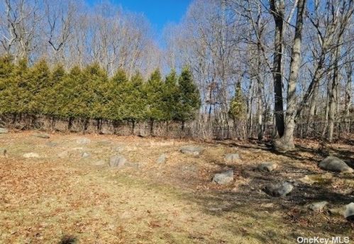 111 Crystal Brk Holw Rd, Mount Sinai NY  11766-2024 exterior