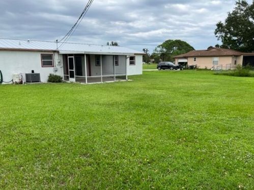 582 La Brea Ave, Fort Pierce, FL 34983-8703