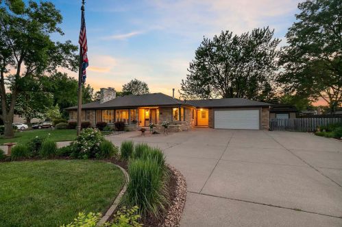 10004 Park Cir, Minneapolis, MN