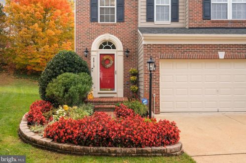 8819 Carpenters Hall Dr, Lorton, VA 22079-4719