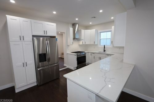 1045 Hunterdon St, Newark NJ  07112-2412 exterior