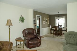 1923 Cherrylawn Dr, Toledo, OH 43614-3506