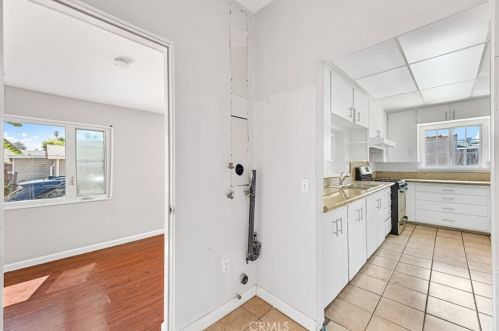 2010 Myrtle Ave, Long Beach CA 90806-4932 exterior