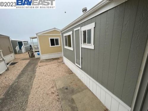 321 3rd Ave, Pacifica CA  94044-2204 exterior