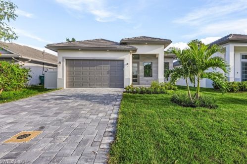 661 109th Ave, Naples, FL 34108-1809