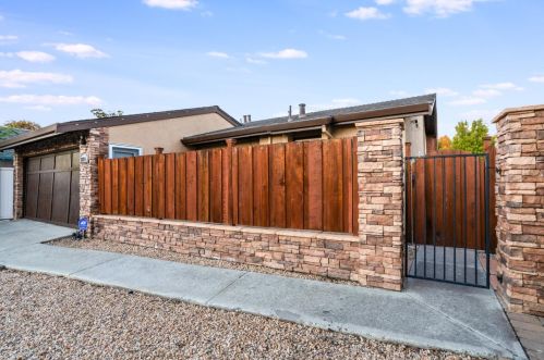5374 Landau Ct, San Jose, CA 95123-2126