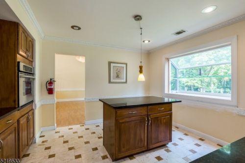 24 Normandy Dr, Parsippany NJ  07054-4070 exterior