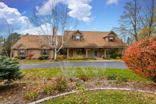 11823 Lake Shore Dr, Thiensville, WI 53092-3540