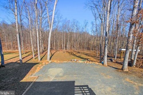 39744 Mount Gilead Rd, Leesburg VA 20175-6712 exterior