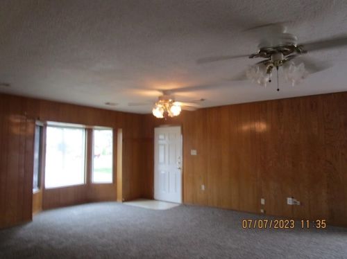 605 Main St, Highlands, TX 77562-2710