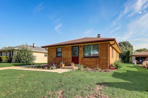 2409 Carpenter Ave, Milwaukee, WI 53221-2956