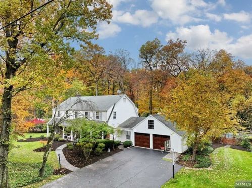 41 Longridge Rd, Montvale, NJ 07645-1011