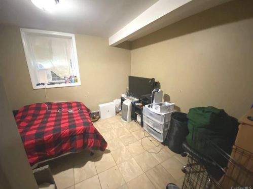 168 Washington Ave, Wheatley Heights NY  11798-2020 exterior