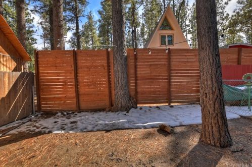 926 Barker Blvd, Big Bear City CA  92314-9568 exterior