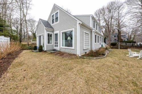 63 Elm Rd, Falmouth, MA 02540-2434
