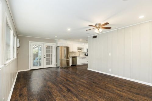 18 Lyncrest Dr, Galveston TX  77550-3215 exterior