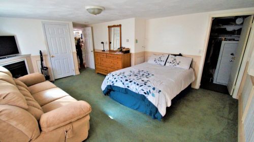 17 Shr Dr, Raymond NH 03077-1313 exterior