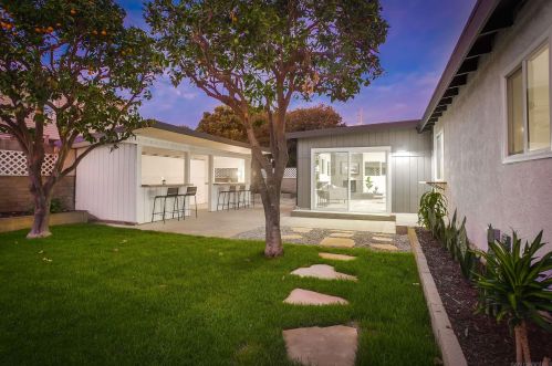 3862 Martha St, San Diego CA  92117-1817 exterior