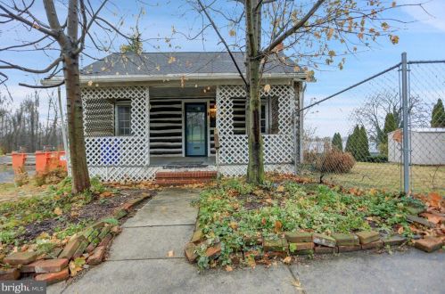 206 Penn St, Lees Cross Roads, PA 17257-1314