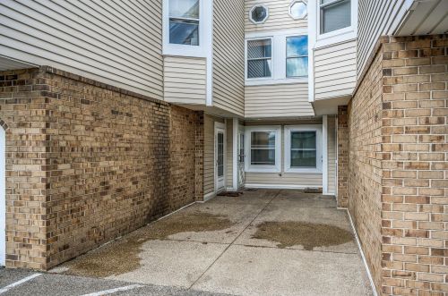 5339 Highpointe Dr, Minneapolis, MN 55437-1964