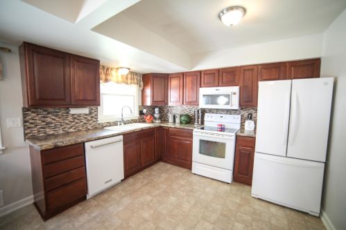 2823 103, Milwaukee WI 53214-2555 exterior