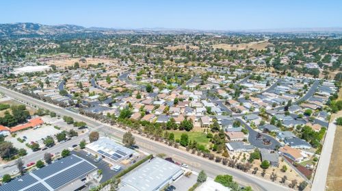 337 Nightingale Ave, Lake Nacimiento CA  93446-4012 exterior