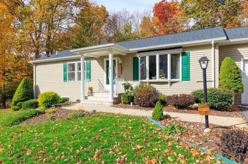5 Hillcrest Dr, Uncasville, CT 06382-2058