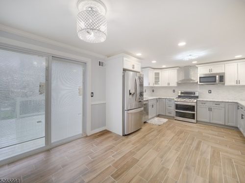 36 Woodcrest Cir, Springfield NJ  07081-1517 exterior
