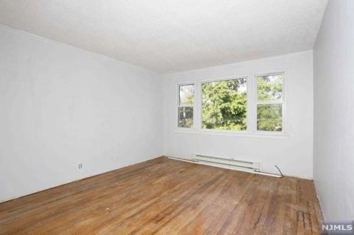 516 6th St, Palisades Park NJ  07650-3105 exterior