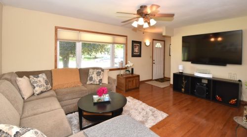 5869 Oakwood Ave, Greendale, WI 53129-2521