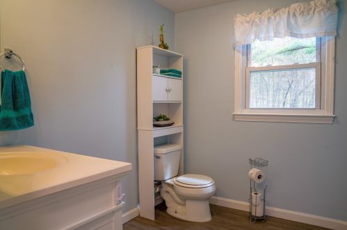 24 Severance Dr, Londonderry NH  03053-3118 exterior