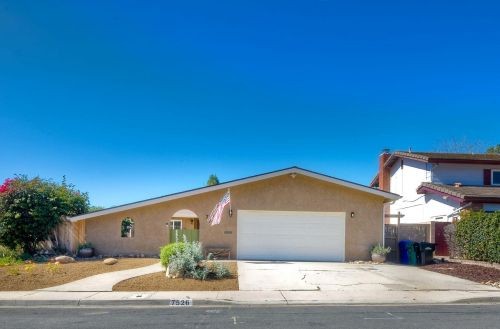 7526 Rowena St, San Diego, CA 92119-1243