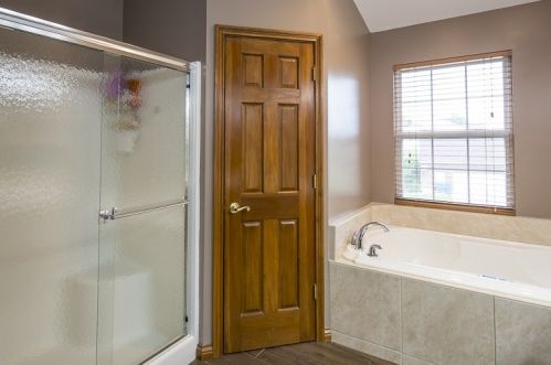 3916 Buckhill Dr, Covington KY  41018-2964 exterior