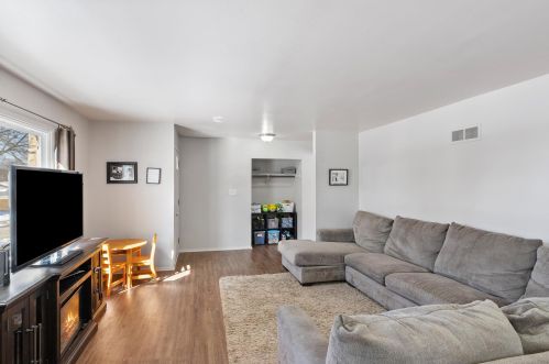 1566 Dover Dr, Waukesha WI  53186-6332 exterior