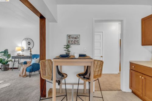 1042 Foothill Blvd, Oakland CA  94606-3016 exterior